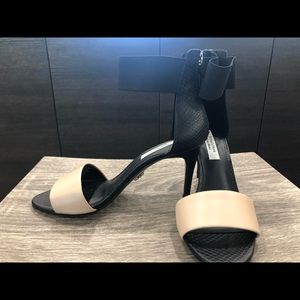 Vera Wang heels size 6.5 never worn!